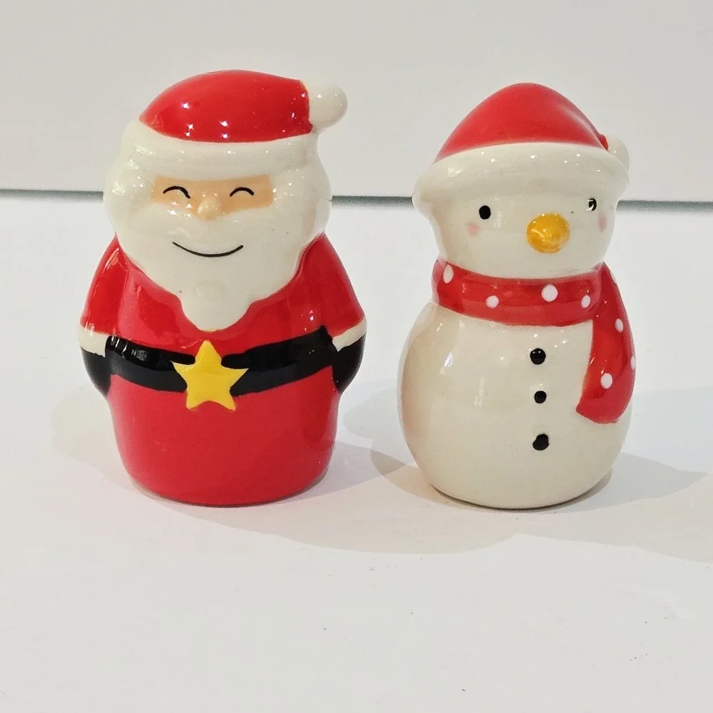 Christmas Salt & Pepper Shakers Ceramic Santa & Snowman Red White Pair Set
